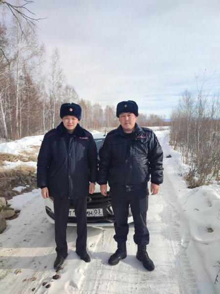 В Курумканском районе полицейские спасли замерзавшего на льду реки мужчину